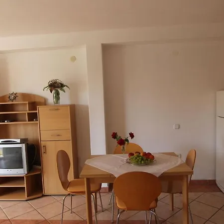 Grahovac 4 Apartment Malinska